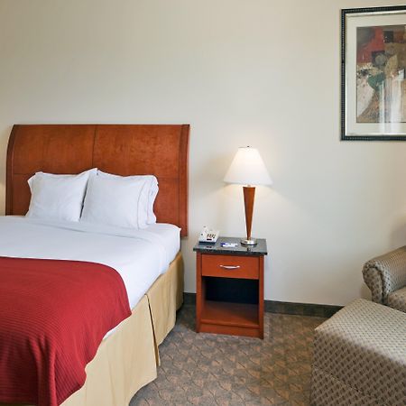 Holiday Inn Express Hotel And Suites Fairfield-North By Ihg Chambre photo